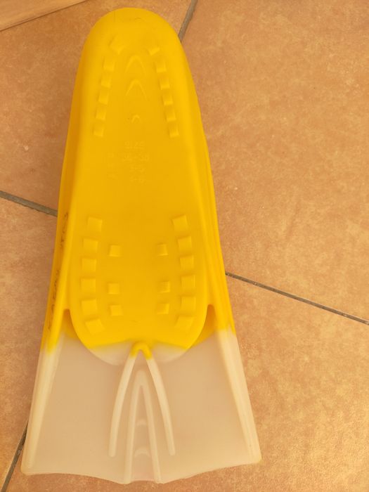 Продам снаряжение для бассейна