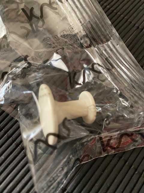 Butoane-manere  mobila