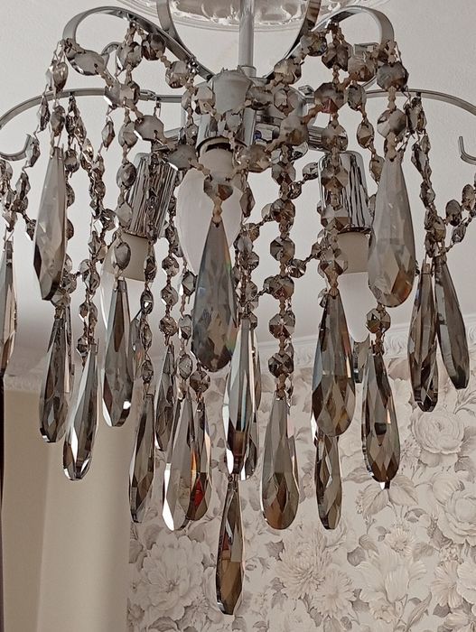 Продам люстру хрустальную