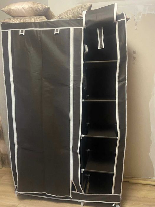 Продавам платнен гардероб