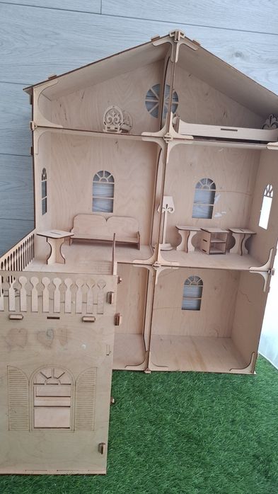 Продам кукольный домик с мебелью
