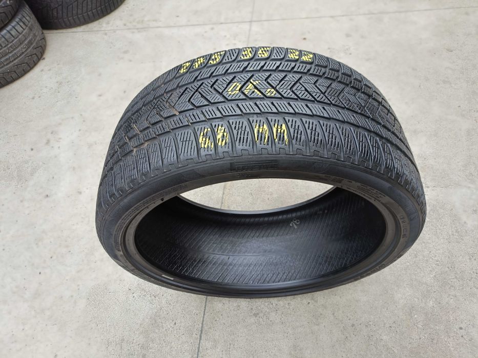 O anvelopa iarna 275 35 22 pirelli scorpion winter profil de 6,8 mm