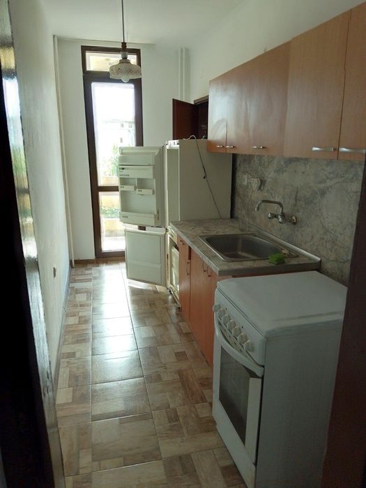 Дава се под наем Тристаен апартамент в Пловдив, Център - 100 кв.м за 400 € - Снимка #1