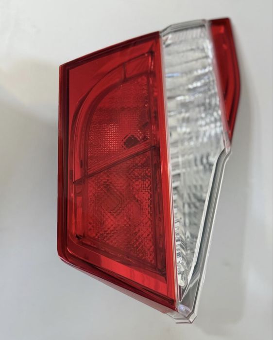 Фонарь на багажник Камри 50 европеец