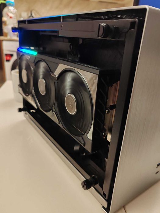 Mini ITX PC,RX 9700XT, 32Gb 6400Mhz, ryzen 7 7800x3d, 850w PSU )