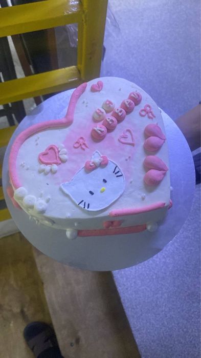 Торт helloy kitty