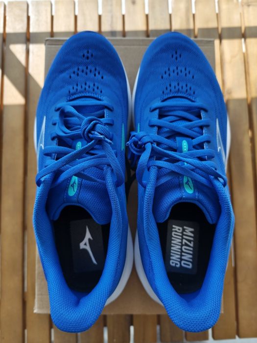 Mizuno wave REVOLT 4