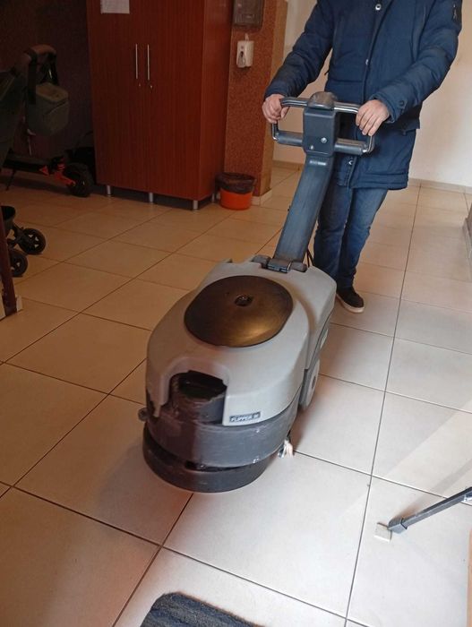 Inchiriez Masina de spalat pardoseli