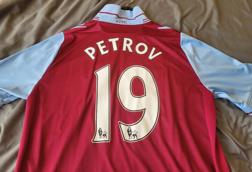Тениска на Астън Вила на Стилян Петров
