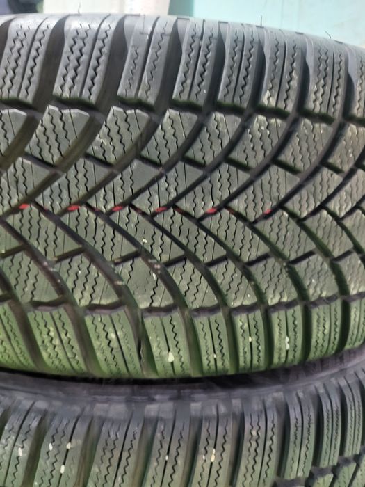2 бр Зимни 225/45/18 Bridgestone