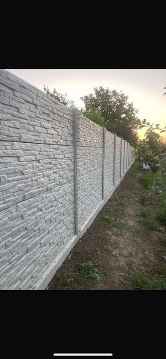 Gard din placi stâlpi de beton armat