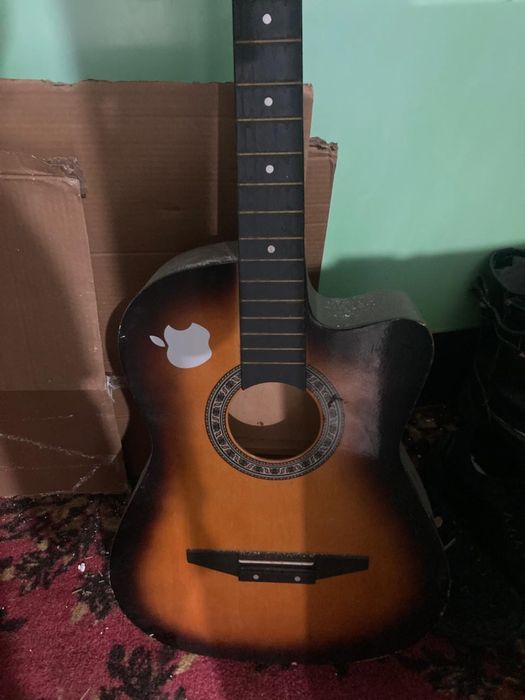 Гитара қоңыр ішіксіз
