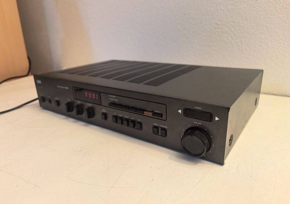Amplificator NAD 7020i statie