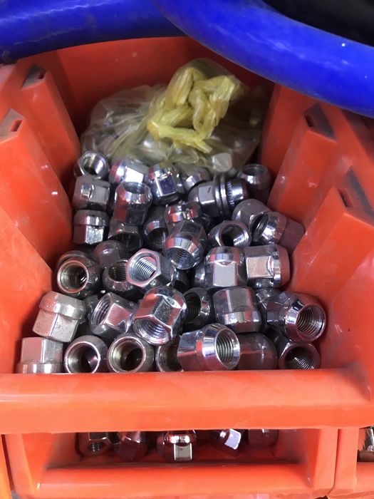 Болты колесные для машин