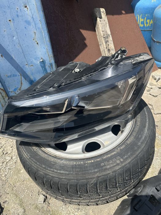 Vw Caddy 22г ляв фар оригинален
