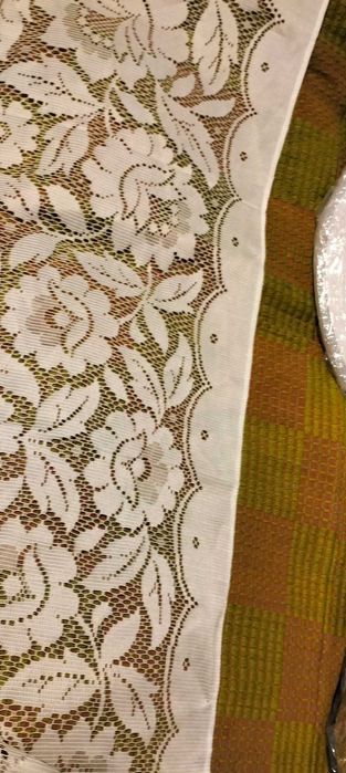 Продавам бели пердета