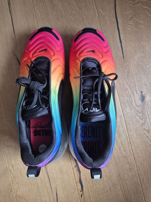 NIKE AIR MAX 720 BETRUE
Black/ Team