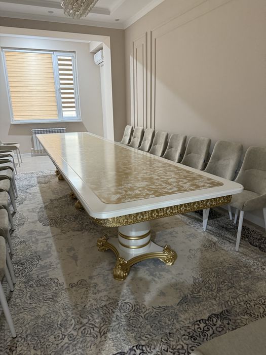 Новый стол красивый