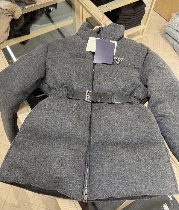 Продам пуховик Prada