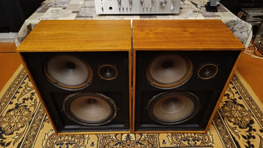 Колонки Тесла в отличном состоянии.