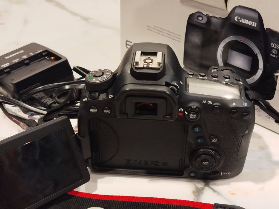 Продавам фотоапарат CANON 6D Mark ll