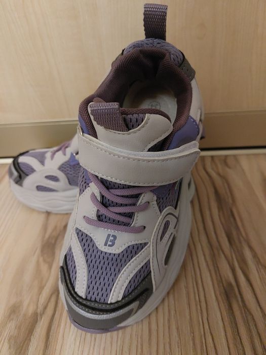 Продам кроссовки детские