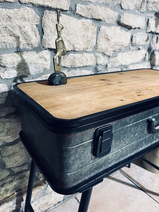 Конзолна масичка