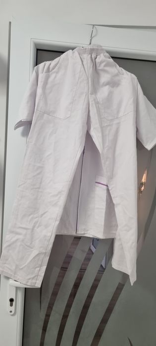 Costum asistenta medicala