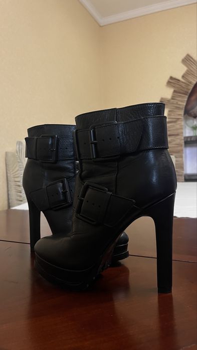 Продам осенник сапоги.