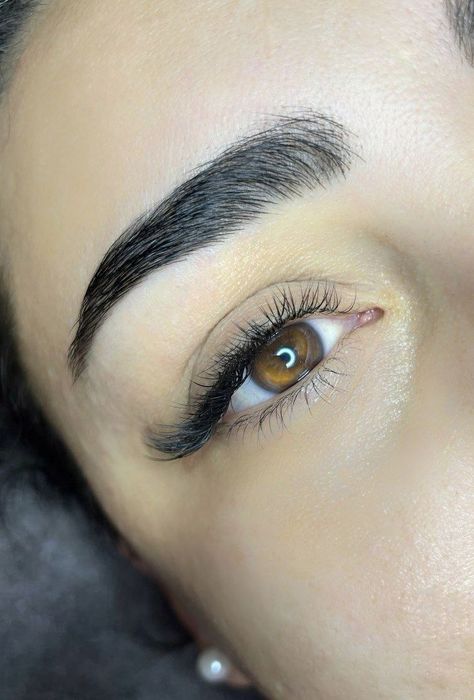 Делаю наращивания ресниц