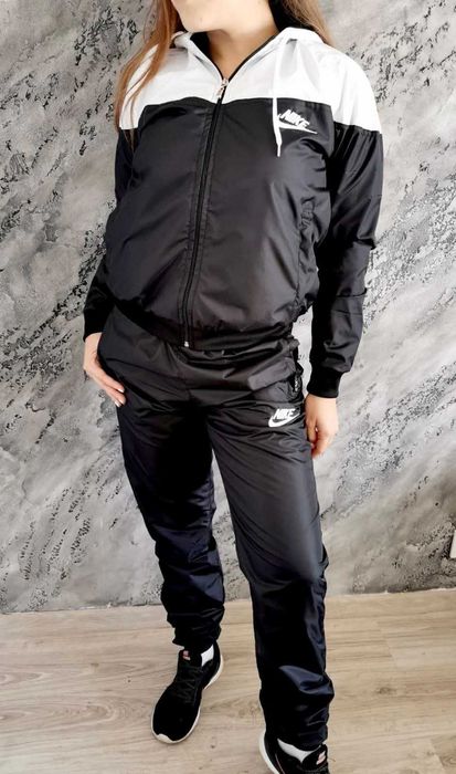 Мъжки и дамски ветривки якета и екипи от с до 4хлл