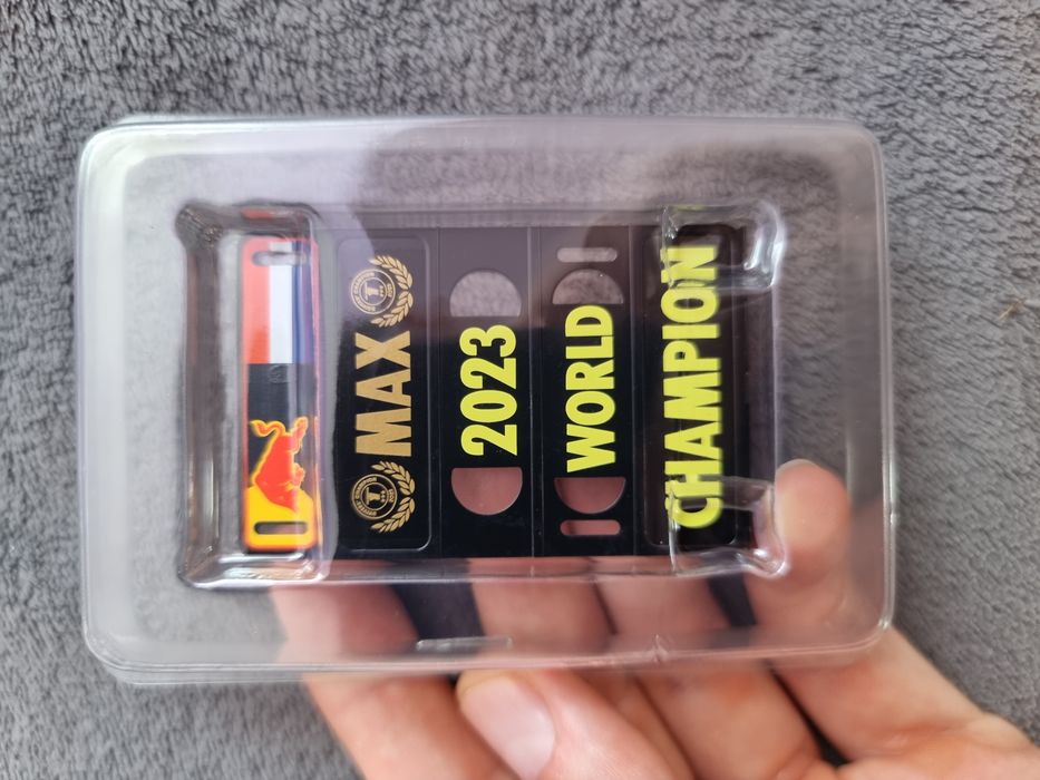 Red bull rb19 qatar 2023 Max Verstappen World Champion F1  minichamps