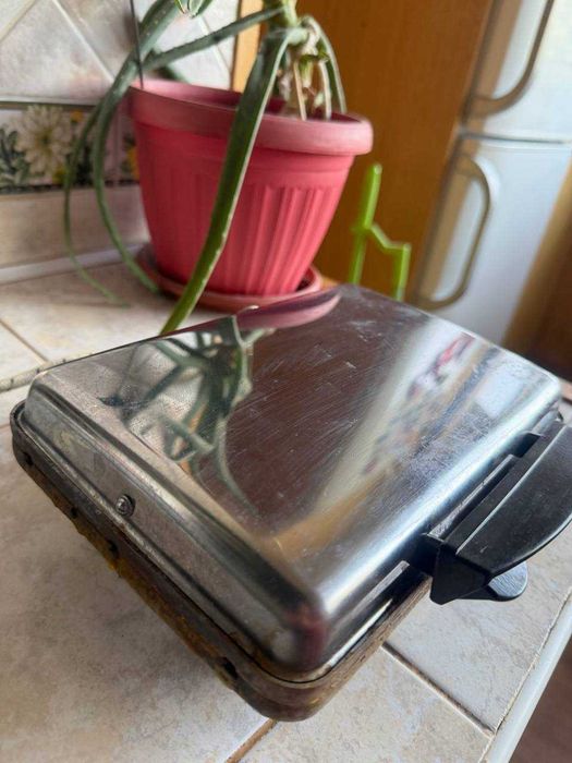 Вафельница 3500, срочно