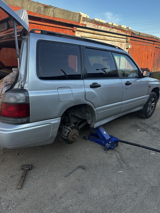 Продам машину Субару