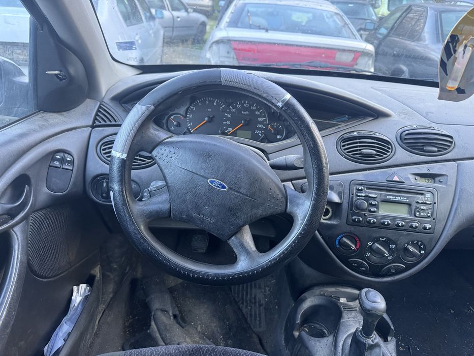 Ford Focus 1.4i 16v 75hp 2002г На Части