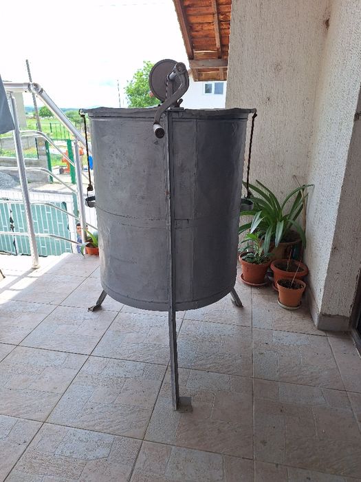 Центруфуга за вадене на мед