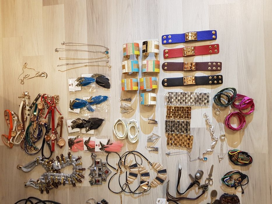 Pachet : Bratari Cercei Coliere Ceas Ceasuri Bijuterii