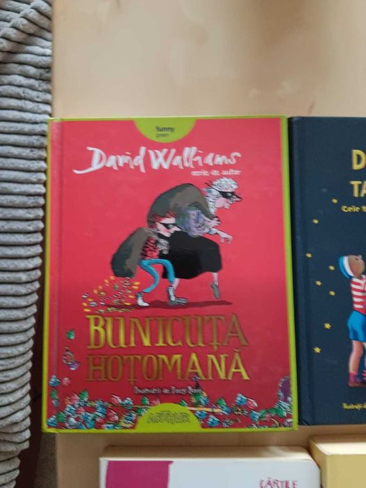 Vând cărți și colecții de cărți