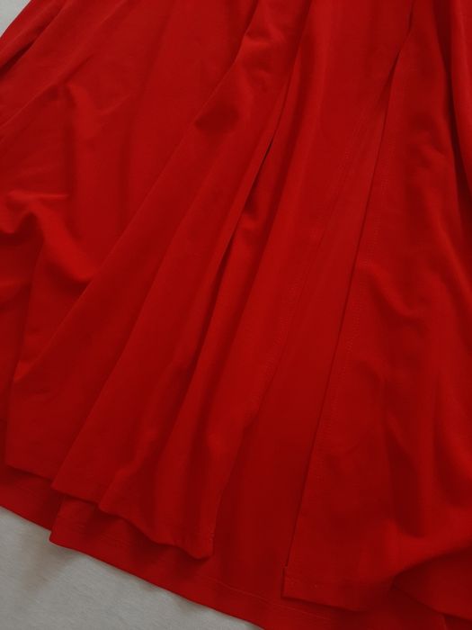 Червена    рокля