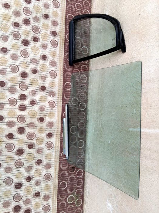 Стъкла за  задна дясна врата  за Сузуки Суифт след 2010г