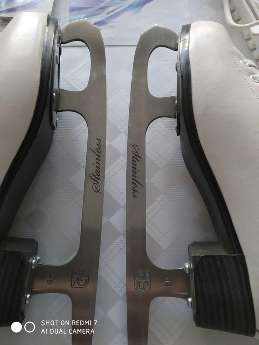 Коньки фигурные женские