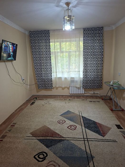 Чирчикда жойлашган 1хона шаройтии бор квартира