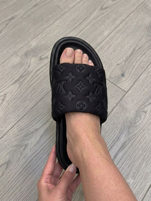 Papuci LV Calitate!