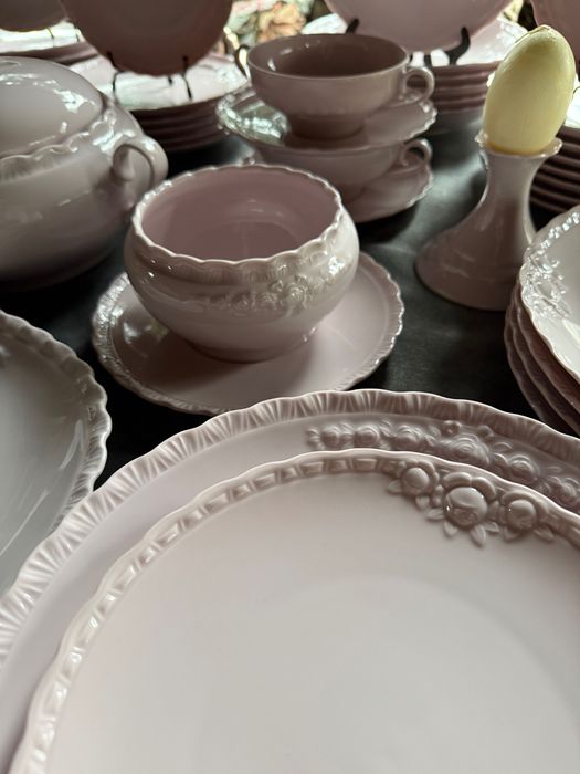 Hutschenreuther- Сервиз за хранене за 14 Нов Розов порцелан