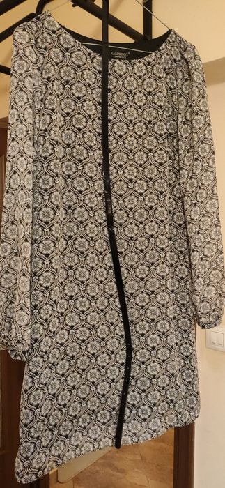 Pantofi 100 lei și rochie gratuit.