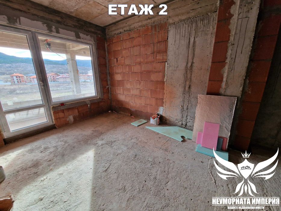 Продавам три етажна къща с 402РЗП, гараж и двор 460кв.м. в гр.Асеновград, кв.Изток на местност Шкилово