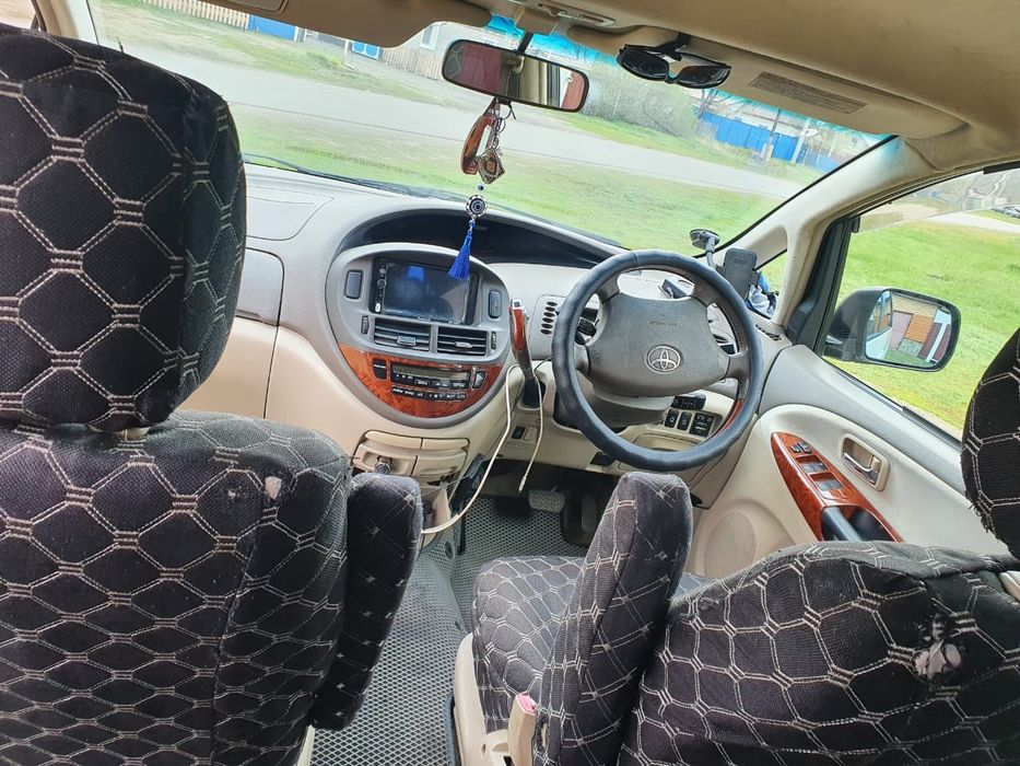 Toyota estima 012