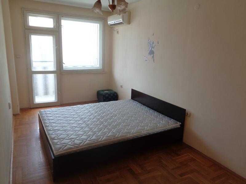 Дава се под наем Двустаен апартамент в Бургас, Център - 40 кв.м за 306 € - Снимка #3