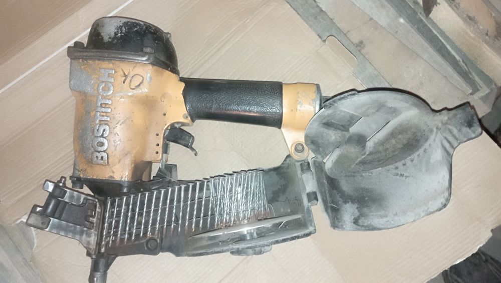 Pistol cuie rola pneumatic