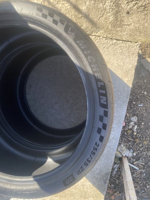 Anvelope.  Ferrari SF 90